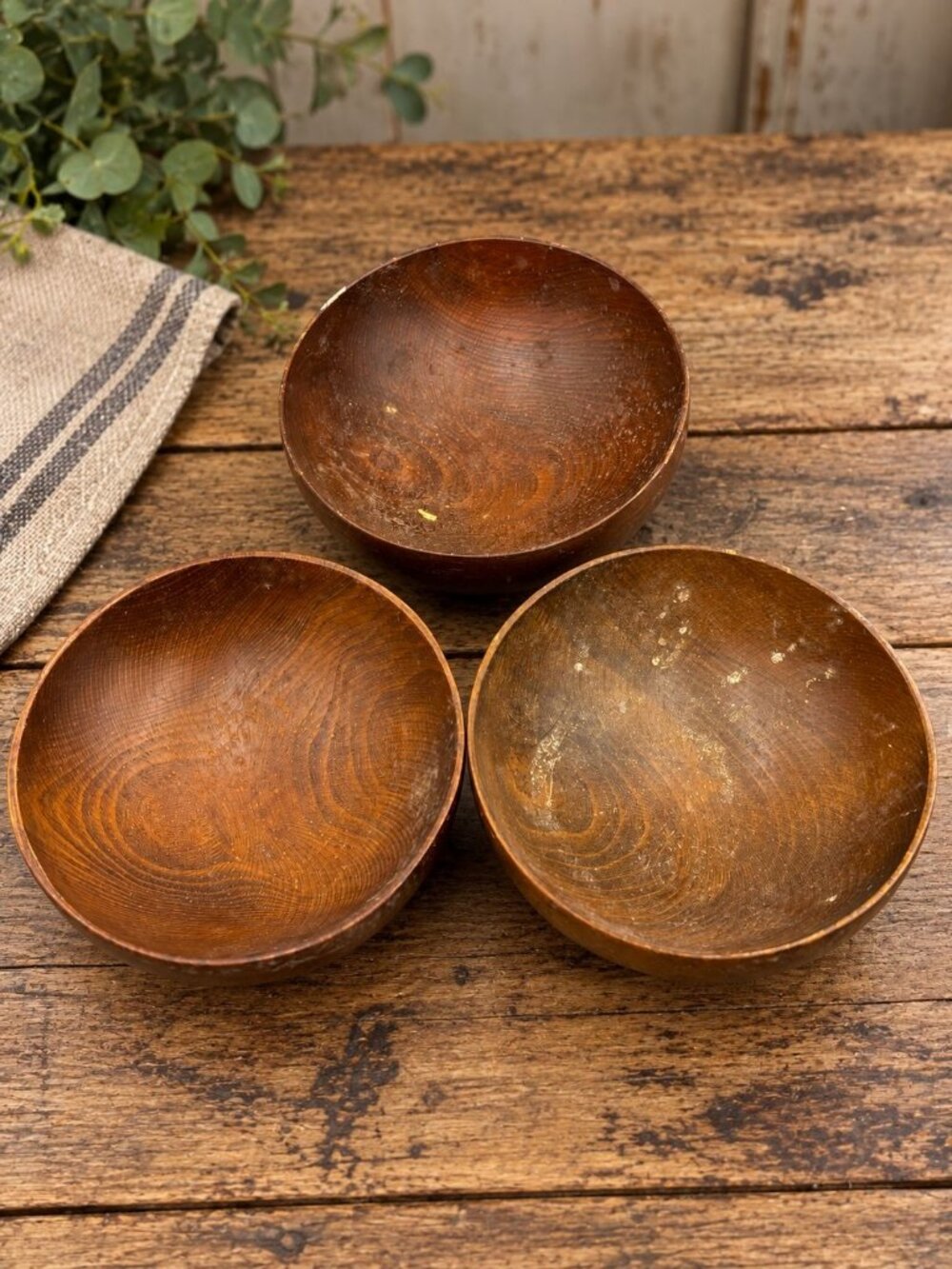 Vintage Handcrafted Wooden Bowls Rustic Round Decor With Natural Grain Finish